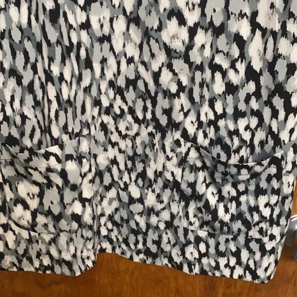 Banana Republic straight line dress size 4 with front pockets - Picture 2 of 4